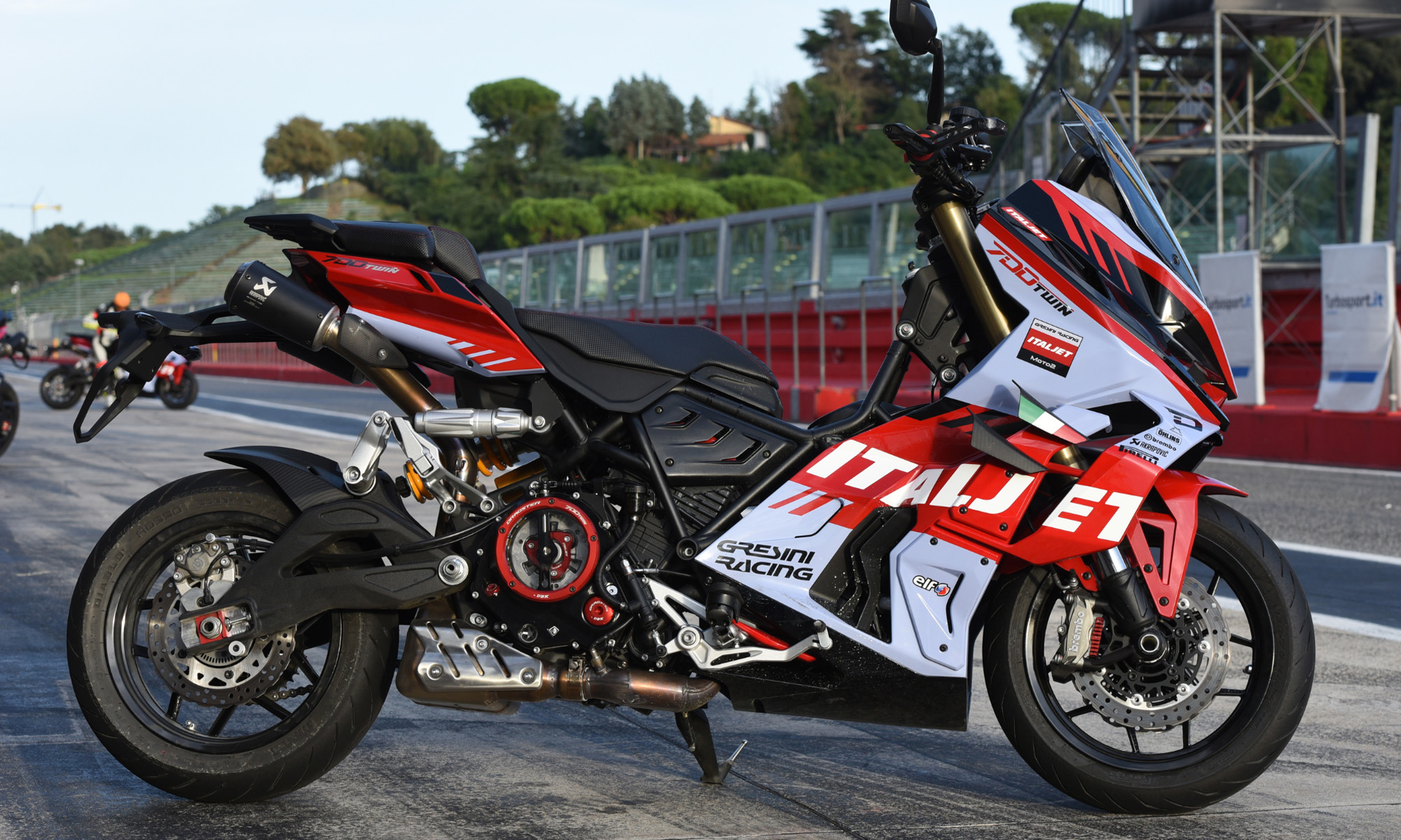 Dragster 700 Twin