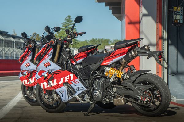 dragster-700-440316F86-A507-7FAC-5157-5D53F611556C.jpg